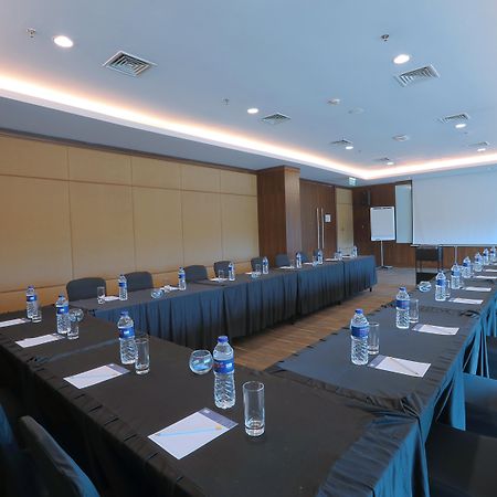 Holiday Inn Express Jakarta International Expo By Ihg Экстерьер фото