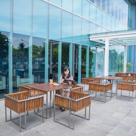 Holiday Inn Express Jakarta International Expo By Ihg Экстерьер фото