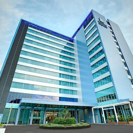 Holiday Inn Express Jakarta International Expo By Ihg Экстерьер фото