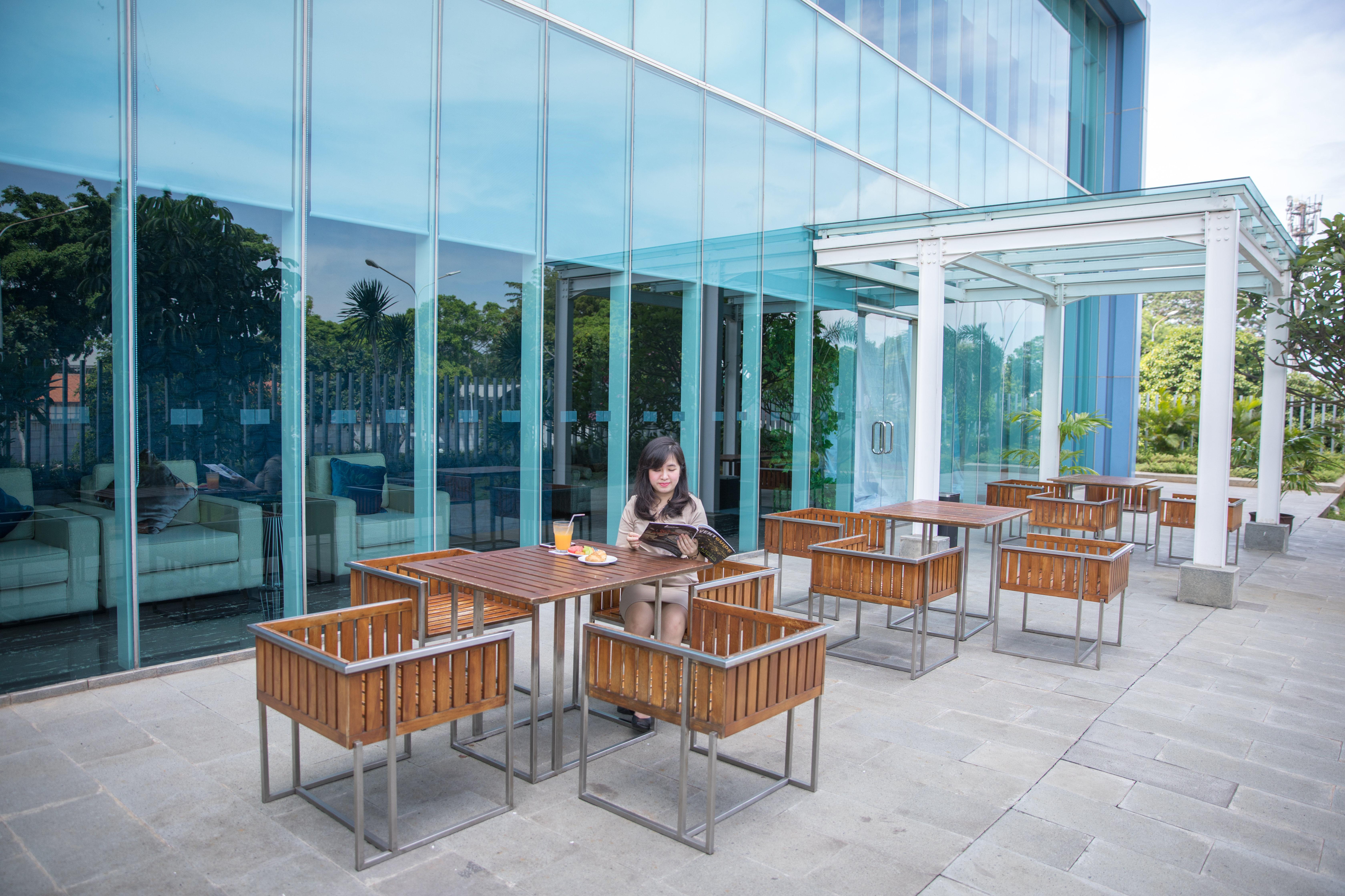 Holiday Inn Express Jakarta International Expo By Ihg Экстерьер фото