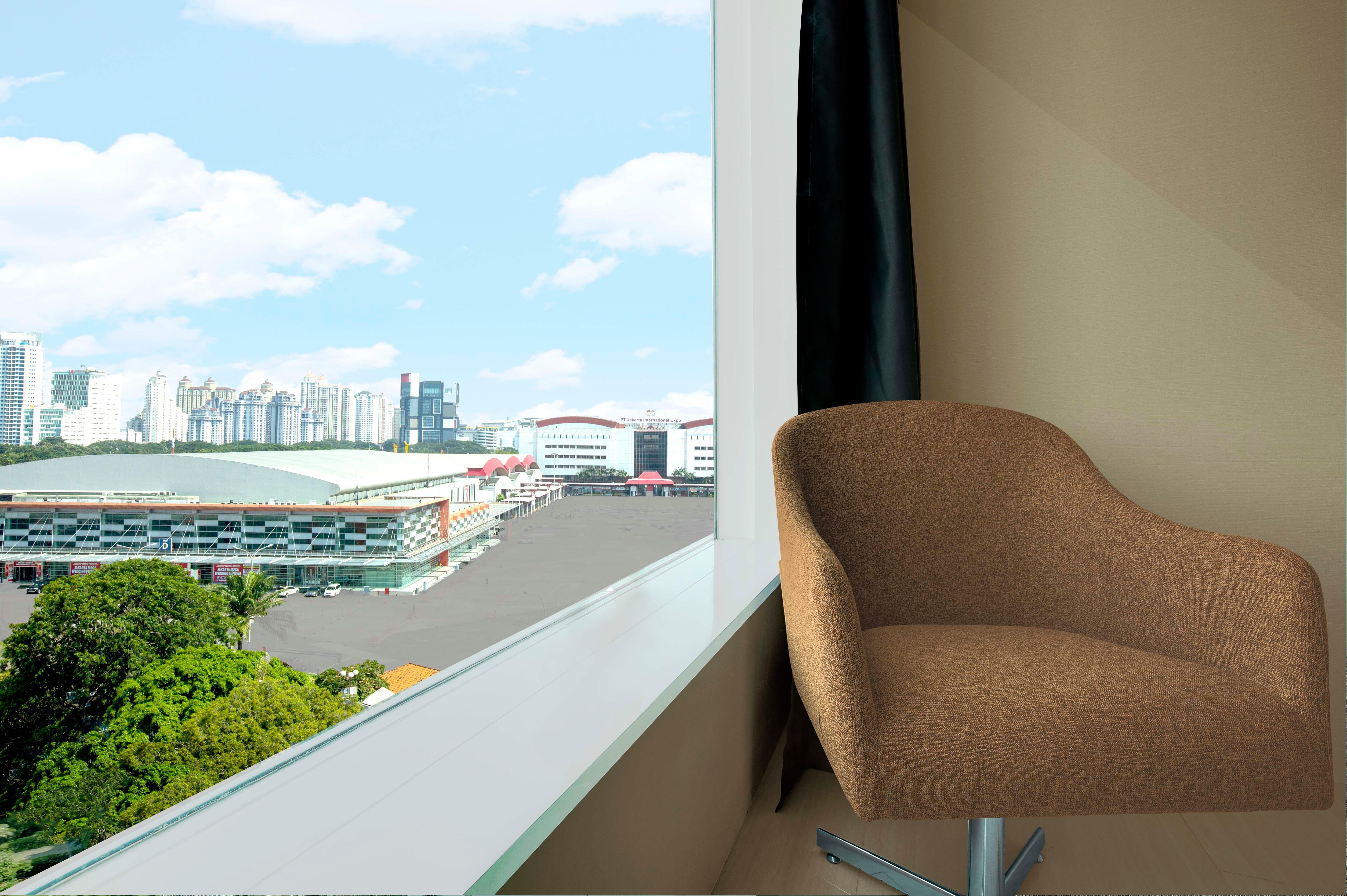 Holiday Inn Express Jakarta International Expo By Ihg Экстерьер фото