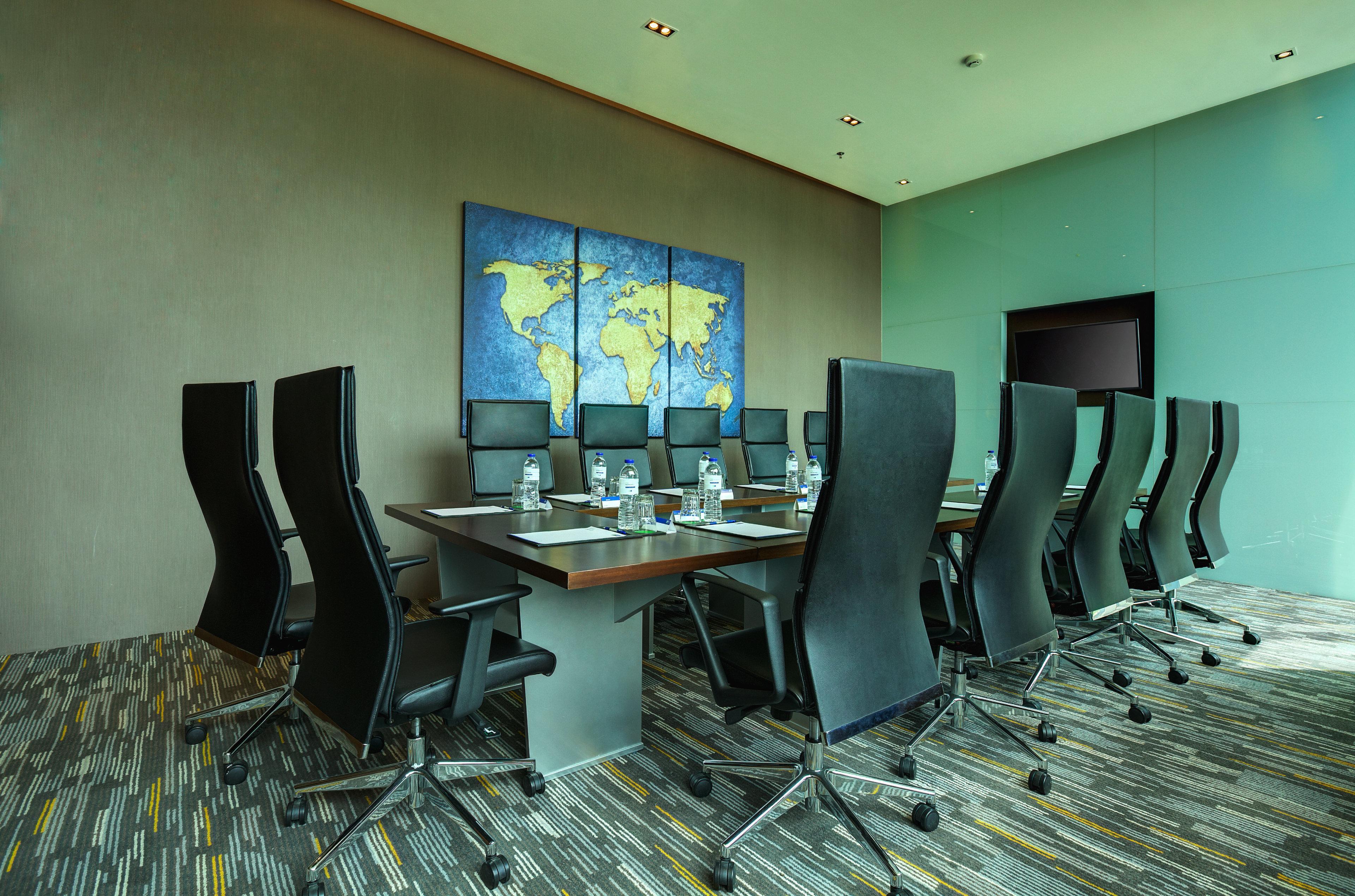 Holiday Inn Express Jakarta International Expo By Ihg Экстерьер фото