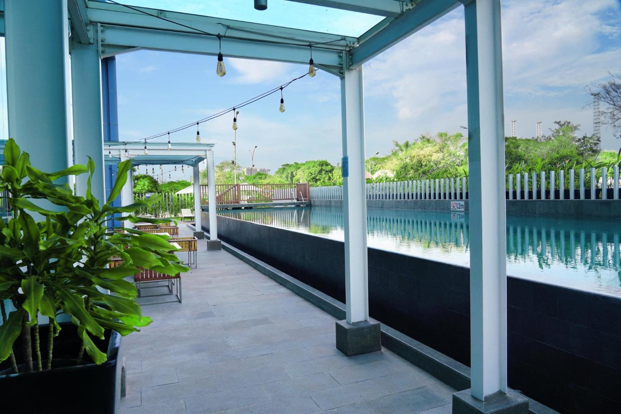 Holiday Inn Express Jakarta International Expo By Ihg Экстерьер фото