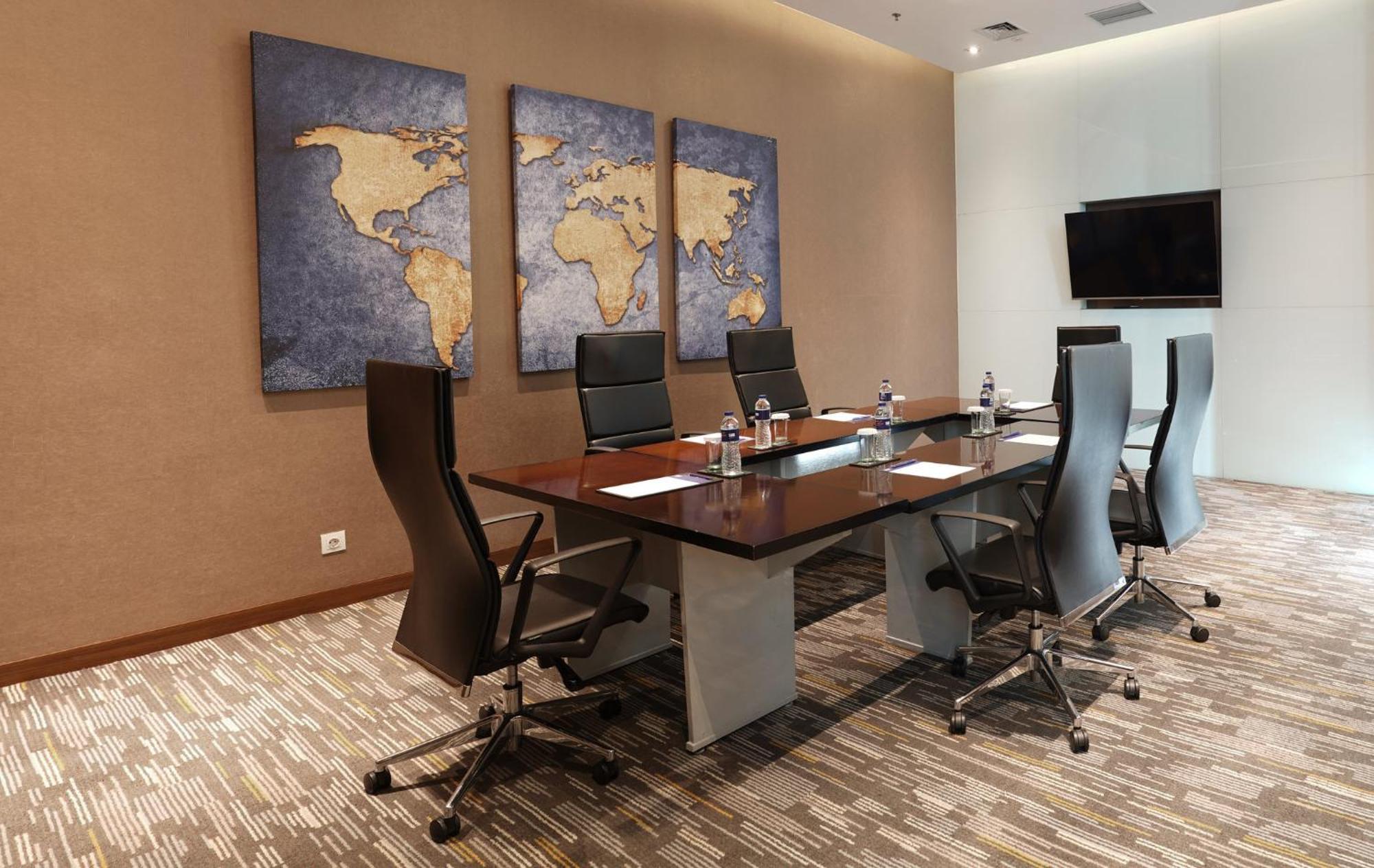 Holiday Inn Express Jakarta International Expo By Ihg Экстерьер фото