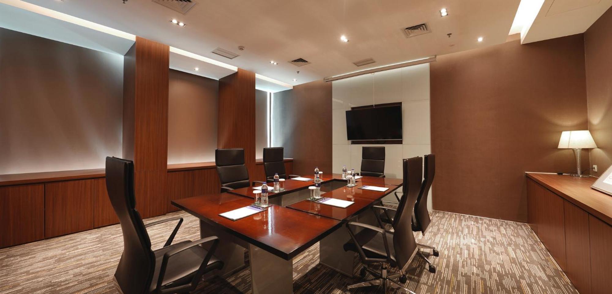 Holiday Inn Express Jakarta International Expo By Ihg Экстерьер фото