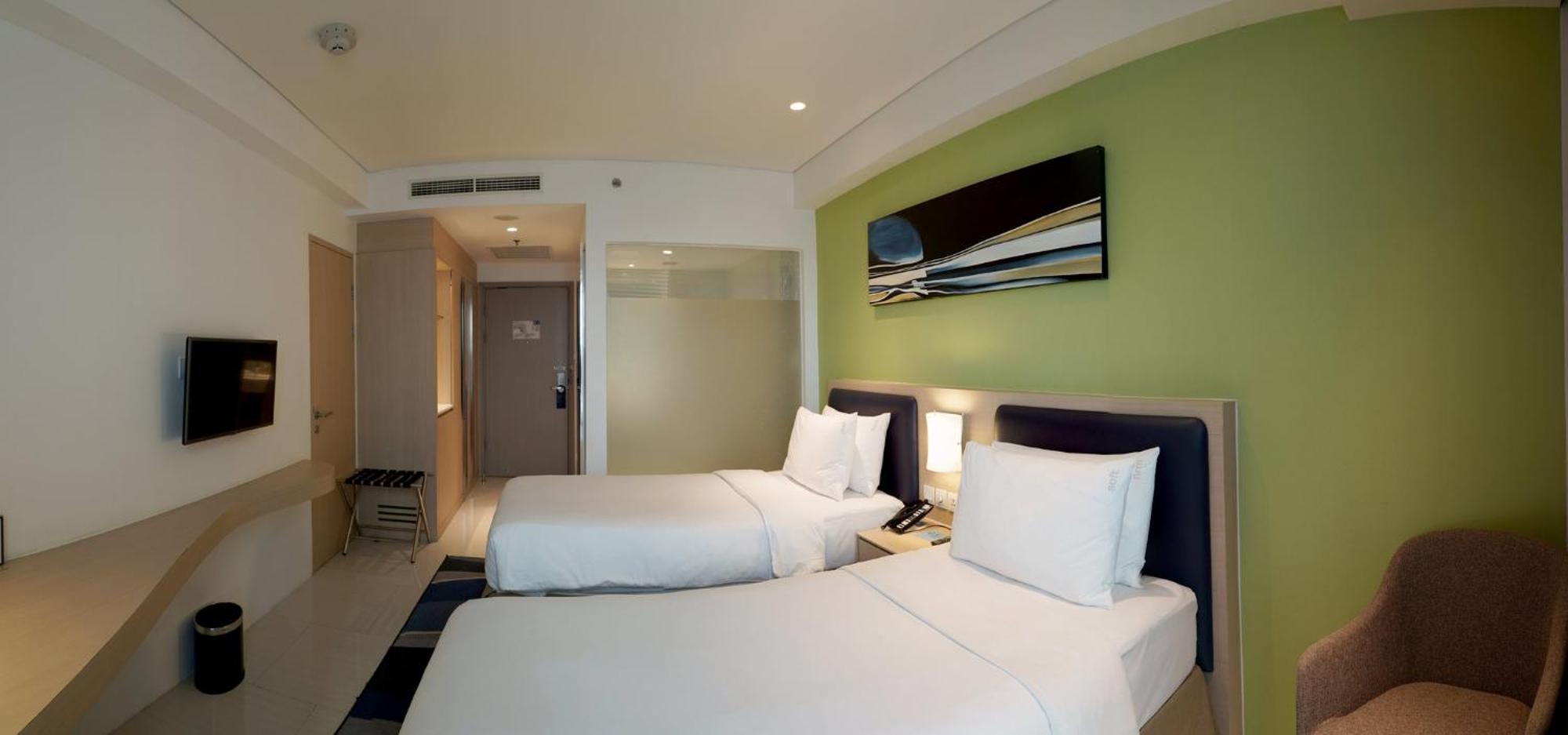 Holiday Inn Express Jakarta International Expo By Ihg Экстерьер фото