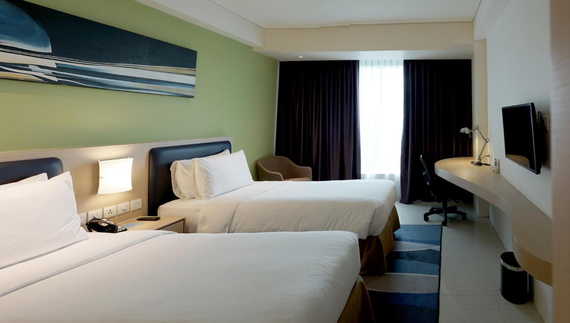 Holiday Inn Express Jakarta International Expo By Ihg Экстерьер фото