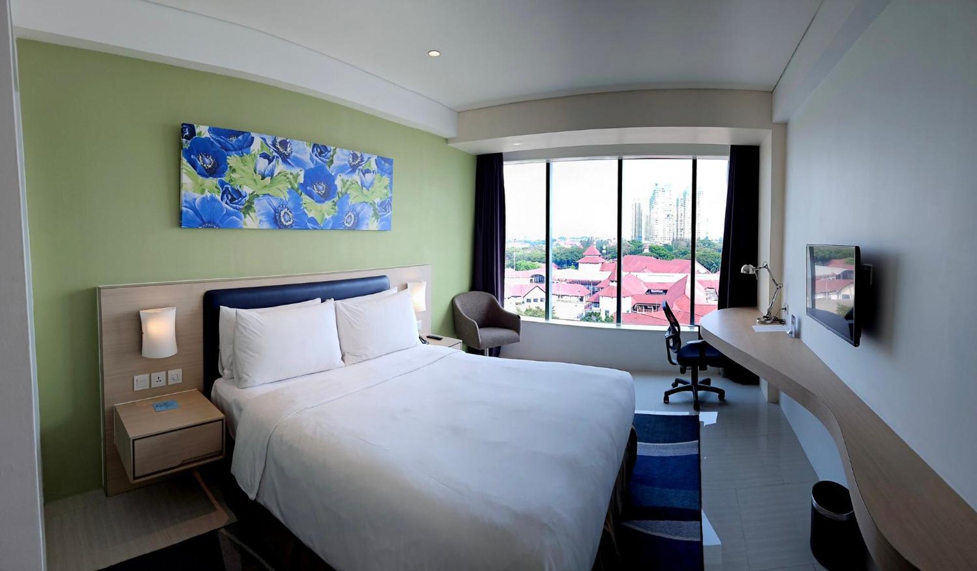 Holiday Inn Express Jakarta International Expo By Ihg Экстерьер фото