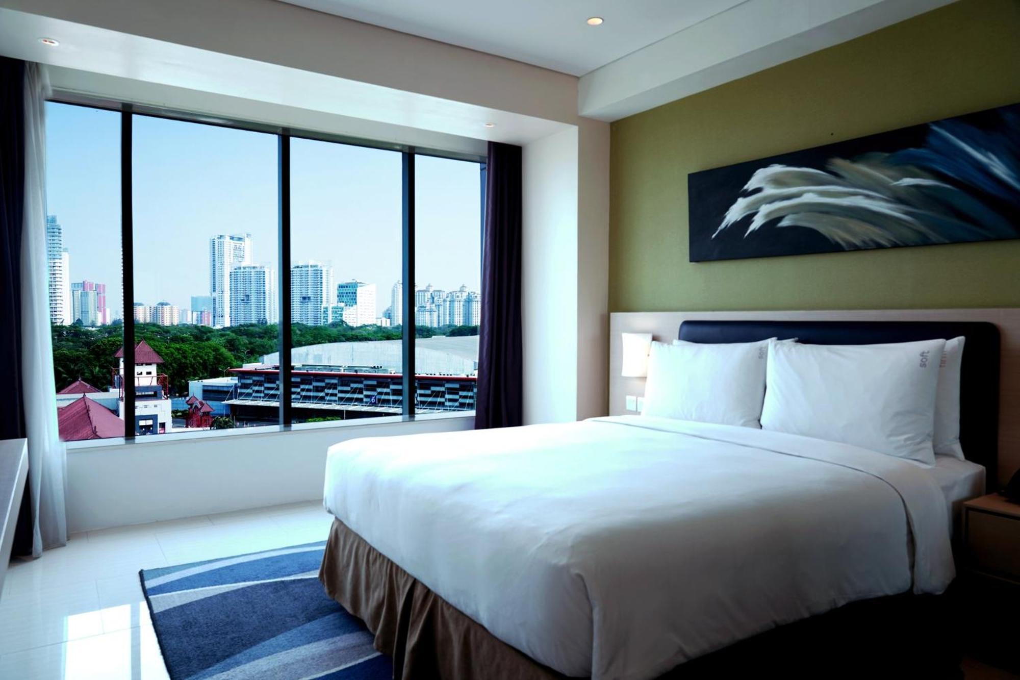 Holiday Inn Express Jakarta International Expo By Ihg Экстерьер фото